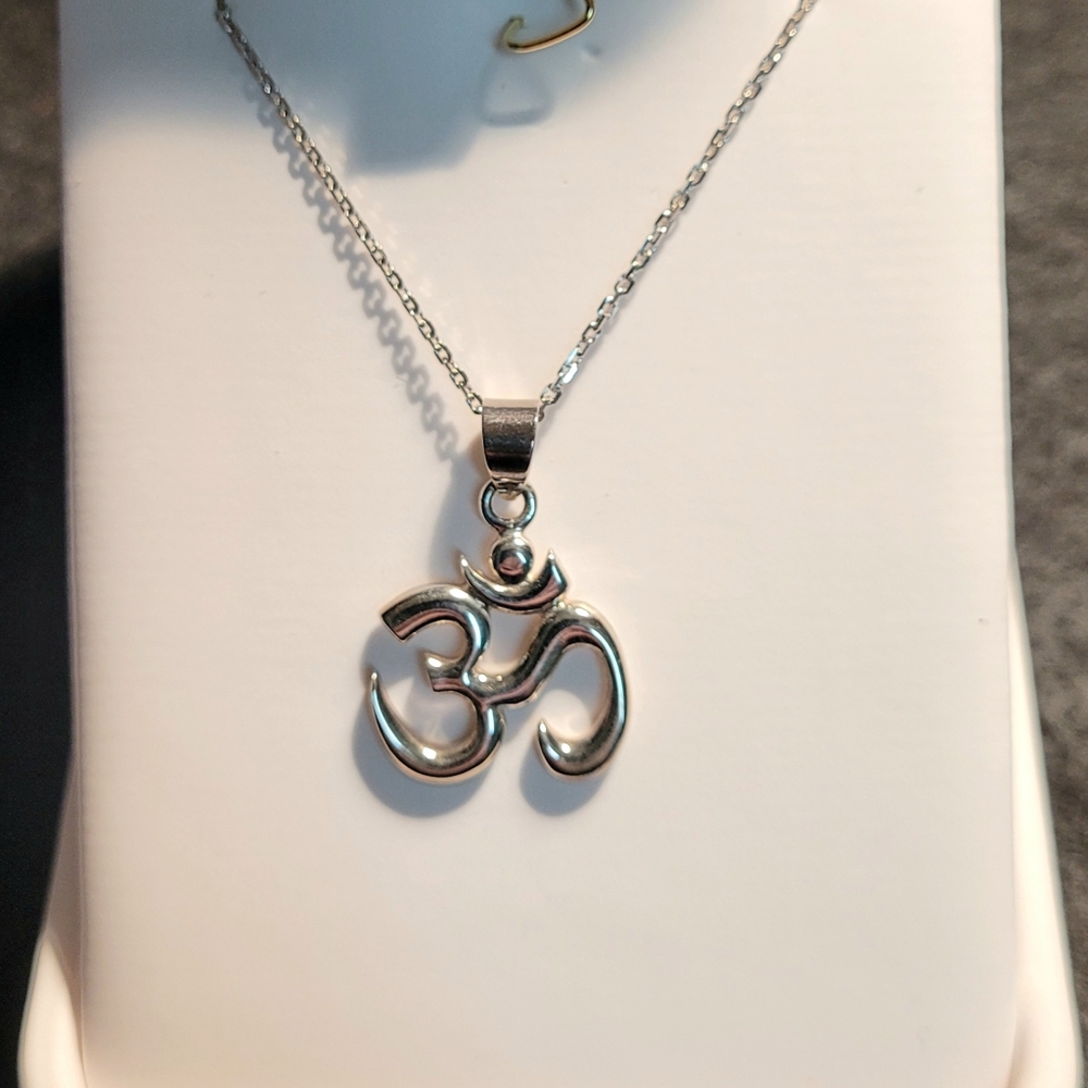 'OM' Sacred Sound Syllable Mantra 18" Sterling Silver Necklace OM Pendant NWT